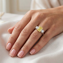 Afbeelding in Gallery-weergave laden, Gele Kanarie Diamant VVS 3-Steens Ring 2 karaat in Tweekleurig