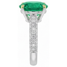 Afbeelding in Gallery-weergave laden, Rond Briljant Fijne Smaragd ring in Bicolor 14K Goud – bovenaanzicht