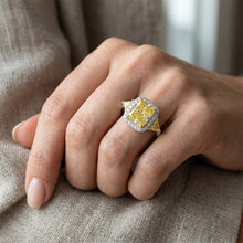 Afbeelding in Gallery-weergave laden, Glanzend Gele Kanarie Diamant Halo Ring 3,5 karaat – Tweekleurig