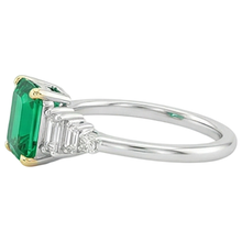 Afbeelding in Gallery-weergave laden, Gekleurde Steen Ring Bicolor 14K Goud met Smaragd – profielaanzicht