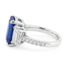 Afbeelding in Gallery-weergave laden, Gouden Emerald Diamond Blue Sapphire Ring met ronde accenten 3,50 karaat