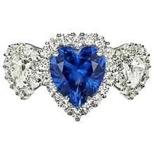 Afbeelding in Gallery-weergave laden, Gouden Jubileumring 7 Karaat Hartgeslepen Blauwe Saffier & Halo Natuurlijke uit de aarde gewonnen Diamanten