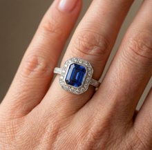 Afbeelding in Gallery-weergave laden, Gouden Halo Smaragd Vormige Sri Lankaanse Saffier Diamanten Ring 3,50 Karaat