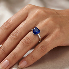 Afbeelding in Gallery-weergave laden, echte heart saffier 2karaat ring met diamantaccenten