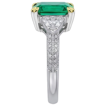 Afbeelding in Gallery-weergave laden, Sieraadsteen Ring Bicolor 14K Goud met Fijne Smaragd – hoekaanzicht
