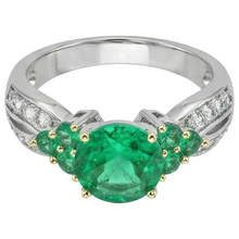 Afbeelding in Gallery-weergave laden, Colombiaanse Smaragd Gekleurde Steen Ring 2-karaat Bicolor 14K Goud – hoekaanzicht