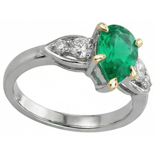 Afbeelding in Gallery-weergave laden, Fijne Smaragd Gekleurde Steen Ring 2 karaat 14 Karaat Tweekleurig Goud – hoekaanzicht