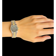 Afbeelding in Gallery-weergave laden, Grijze Romeinse wijzerplaat met diamanten rand roestvrij staal en goud Rolex dameshorloge Datumjust P2