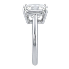 Afbeelding in Gallery-weergave laden, Grote Kussenslijpsel Natuurlijke uit de aarde gewonnen Diamant 3 Karaat Solitaire Ring