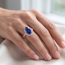 Afbeelding in Gallery-weergave laden, Halo Ring Vintage stijl peer blauwe saffier & Natuurlijke echte diamanten ( niet in een laboratorium gekweekt ) 4 karaat