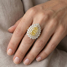 Afbeelding in Gallery-weergave laden, Kanariegele Diamant Halo Ring – VVS Zuiverheid 4 karaat 14K