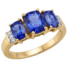 Afbeelding in Gallery-weergave laden, Kussen Geslepen Sri Lanka Blauwe Saffier Natuurlijke uit de aarde gewonnen Diamanten Ring Drie Stenen 5.26 Karaat Geelgoud 14K