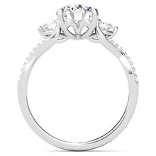 Afbeelding in Gallery-weergave laden, Fijne Diamant Old Mine Slijpvorm Solitaire Ring met Accenten in 14K Witgoud – hoekaanzicht