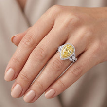 Afbeelding in Gallery-weergave laden, Luxe Halo Zetting Ring – Gele Kanarie Diamant 2,50 karaat