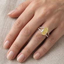 Afbeelding in Gallery-weergave laden, Luxueus Solitaire Ring met Accenten met VVS Fancy Gele Diamant