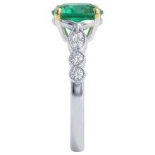 Afbeelding in Gallery-weergave laden, Smaragd Sieraadsteen Ring 3-karaat 14 Karaat Tweekleurig Goud – profielaanzicht