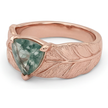 Afbeelding in Gallery-weergave laden, Moss Agate Driehoekig Gekleurde Steen Ring in 14K Rosé Goud – vooraanzicht