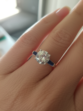 Afbeelding in Gallery-weergave laden, Natuurlijke Blauwe Saffier Diamanten Ring 3.20 Karaat 3-Steens Oude Mijnwerker