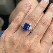 Afbeelding in Gallery-weergave laden, Natuurlijke Echte (Niet Labgekweekt) Radiant Drie Stenen Ring met Blauwe Saffier & Accentstenen 6 Karaat Dames Sieraden
