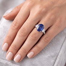 Afbeelding in Gallery-weergave laden, Natuurlijke (niet labgekweekte) Drie Steen Stijl Ring Ovale Blauwe Saffier 6.75 Karaat Echt Witgoud
