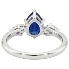 Afbeelding in Gallery-weergave laden, Ring met peervormige blauwe saffier en marquise, ronde uit de a aarde gewonnen diamanten 6.75 karaat