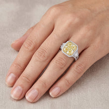 Afbeelding in Gallery-weergave laden, Op maat gemaakt Halo Ring met Radiant Slijpvorm Fancy Gele