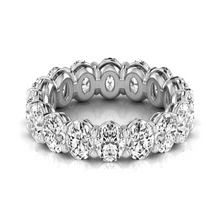 Afbeelding in Gallery-weergave laden, Fijne Diamant Ovaal Eternity Band in 14 Karaat Witgoud – vooraanzicht