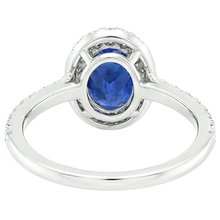 Afbeelding in Gallery-weergave laden, Ovale Natuurlijke uit de a aarde gewonnen Diamanten Halo Ring met Blauwe Saffier en Accentstenen 6 Karaat Witgoud