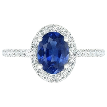 Afbeelding in Gallery-weergave laden, Ovale Natuurlijke uit de a aarde gewonnen Diamanten Halo Ring met Blauwe Saffier en Accentstenen 6 Karaat Witgoud