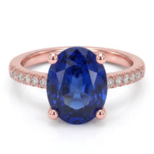 Afbeelding in Gallery-weergave laden, Ovale Solitaire Ring met Blauwe Saffier & Pave Set Diamanten 4,50 Karaat
