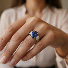 Afbeelding in Gallery-weergave laden, Ovale Natuurlijke uit de aarde gewonnen Diamanten Drie Stenen Ring Witgoud Ceylonese Saffier Edelsteen 5 Karaat