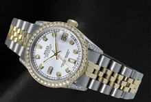 Afbeelding in Gallery-weergave laden, Parelmoer wijzerplaat Rolex Datumjust-horloge Aangepaste diamanten rand Roestvrij staal en goud