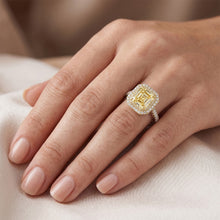 Afbeelding in Gallery-weergave laden, Pavé Halo Zetting Ring – Fancy Gele Diamant 2,5 karaat Bicolor