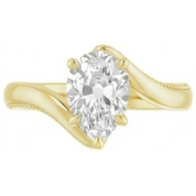Afbeelding in Gallery-weergave laden, Antiek Cushion Diamant ring in 14 Karaat Geelgoud – hoekaanzicht