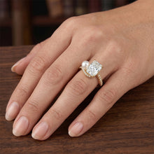 Afbeelding in Gallery-weergave laden, Radiant Slijpvorm Solitaire met Zijstenen – Parel 4 karaat 14K