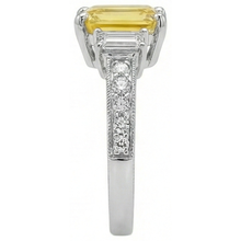 Afbeelding in Gallery-weergave laden, 4.75 Karaat Radiant Gele Saffier en Ronde Natuurlijke uit de aarde gewonnen Diamanten Ring Witgoud