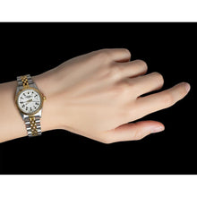 Afbeelding in Gallery-weergave laden, Roestvrij staal en gouden jubileumarmband, datumhorloge, witte Romeinse wijzerplaat, gecanneleerde rand P2