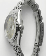 Afbeelding in Gallery-weergave laden, Roestvrijstalen jubileumdatumhorloge met grijze wijzerplaat, gecanneleerde rand