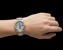 Afbeelding in Gallery-weergave laden, Rolex 34 mm horloge met diamanten lunette, bedekt met 2 karaat diamanten, op maat gemaakt, tweekleurig