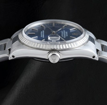Afbeelding in Gallery-weergave laden, Rolex Datejust 36mm Roestvrij Staal Horloge met Blauwe Wijzerplaat met Streepindexen en Gekartelde Lunette