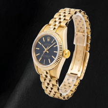 Afbeelding in Gallery-weergave laden, Rolex 67197 Oyster Perpetual Zwarte Wijzerplaat met Streepindexen 24mm Geelgoud Dameshorloge