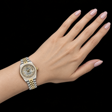 Afbeelding in Gallery-weergave laden, Rolex Date 1505 34mm Wit Parelmoeren Diamanten Wijzerplaat met Diamantensnoer Tweekleurig Horloge