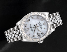 Afbeelding in Gallery-weergave laden, Rolex Datejust 178344 31 mm horloge met wijzerplaat van witte parelmoer en Romeinse cijfers, uitgevoerd in witgoud en roestvrij staal