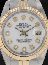 Afbeelding in Gallery-weergave laden, Rolex Datejust 26 mm horloge met witte wijzerplaat en diamanten, Jubilee-armband en tweekleurige afwerking.