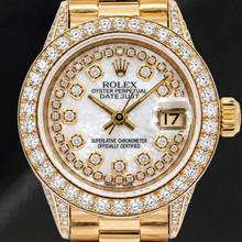 Afbeelding in Gallery-weergave laden, Rolex Datejust 69178 26mm Wit Parelmoer Diamanten Wijzerplaat met Diamanten Baan Geelgoud President-band Horloge