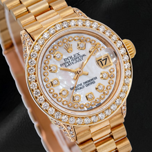 Afbeelding in Gallery-weergave laden, Rolex Datejust 69178 26mm Wit Parelmoer Diamanten Wijzerplaat met Diamanten Baan Geelgoud President-band Horloge