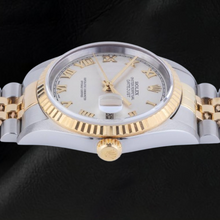 Afbeelding in Gallery-weergave laden, Rolex Datejust Jaar 2002 Witte Romeinse Wijzerplaat 36 mm Tweekleurig Horloge4