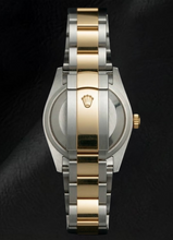 Afbeelding in Gallery-weergave laden, Rolex Datejust uit 2011 met witte parelmoer wijzerplaat, diamanten lunette en diamanten band, 31 mm, tweekleurig horloge.