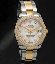 Afbeelding in Gallery-weergave laden, Rolex Datejust uit 2011 met witte parelmoer wijzerplaat, diamanten lunette en diamanten band, 31 mm, tweekleurig horloge.