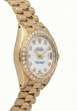 Afbeelding in Gallery-weergave laden, Rolex Datumjust Horloge Presidentiële Stijl Gouden Lunette Diamanten Wijzerplaat Rolex